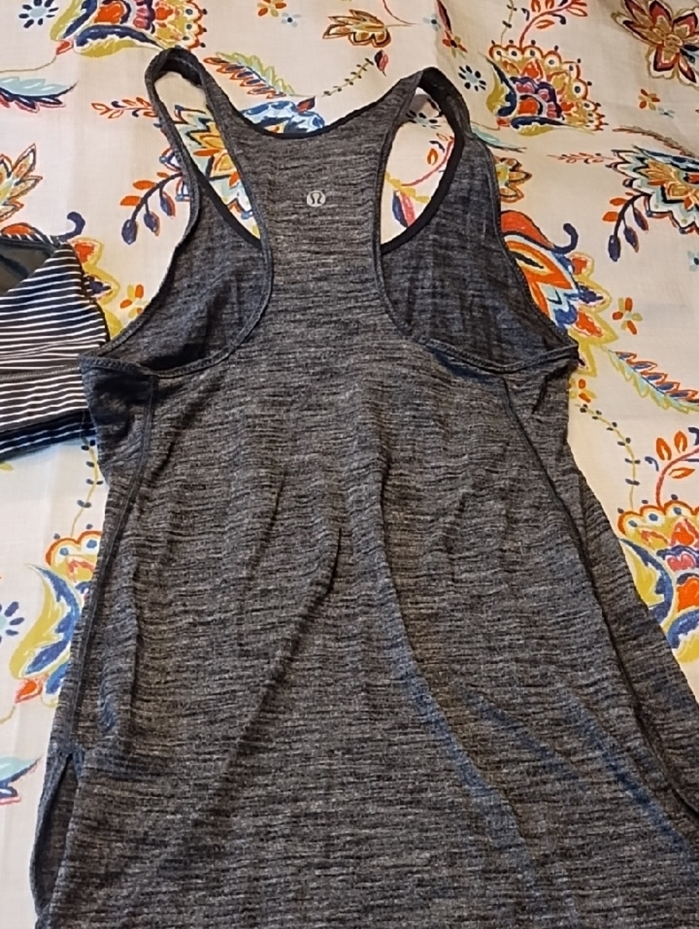 Lululemon 6 Top Lot - Picture 6 of 7
